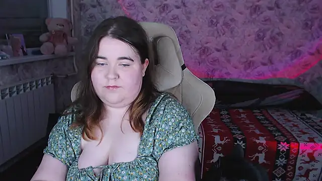 Estelle Hicks online show from February 24, 6:39 pm