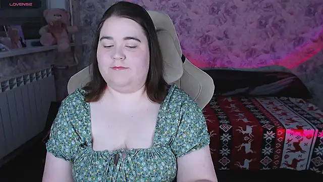 Estelle Hicks online show from March 14, 6:35 pm