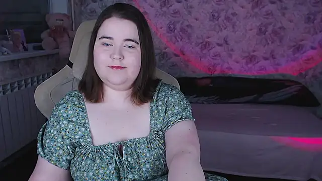 Estelle Hicks online show from March 22, 6:44 pm