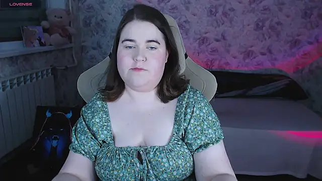 Snapshot of Estelle_Hicks chatting on May 2, 6:46 pm Estelle Hicks online show from May 2, 6:46 pm