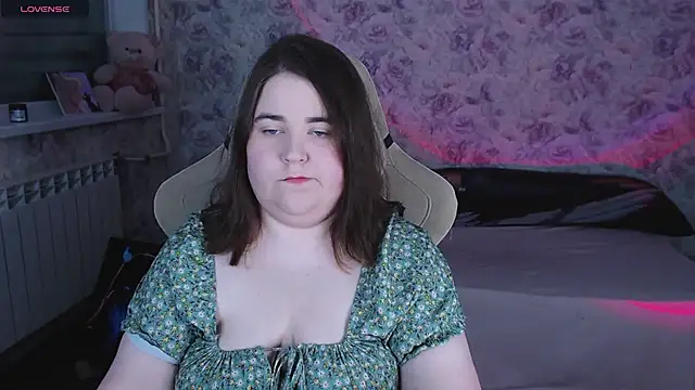 Snapshot of Estelle_Hicks chatting on May 6, 6:57 pm Estelle Hicks online show from May 6, 6:57 pm