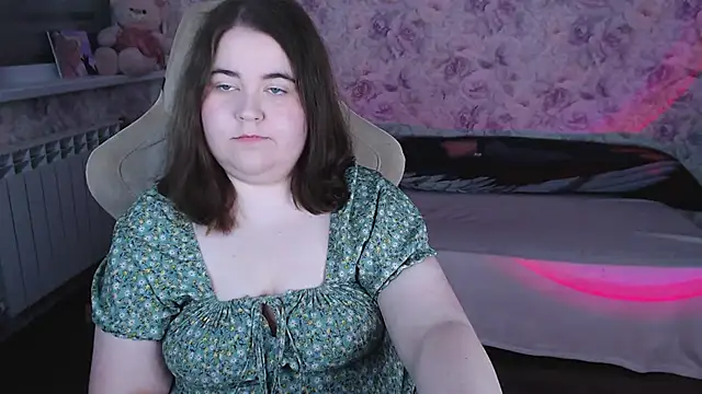 Snapshot of Estelle_Hicks chatting on May 18, 6:58 pm Estelle Hicks online show from May 18, 6:58 pm