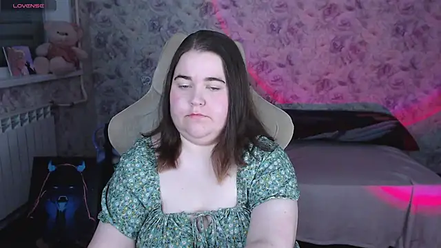Snapshot of Estelle_Hicks chatting on May 21, 7:10 pm Estelle Hicks online show from May 21, 7:10 pm