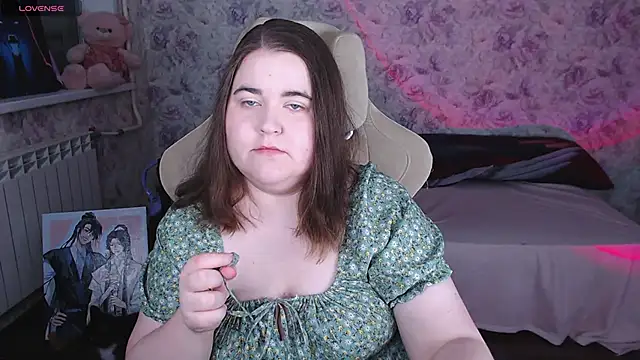 Snapshot of Estelle_Hicks chatting on June 3, 6:57 pm Estelle Hicks online show from June 3, 6:57 pm