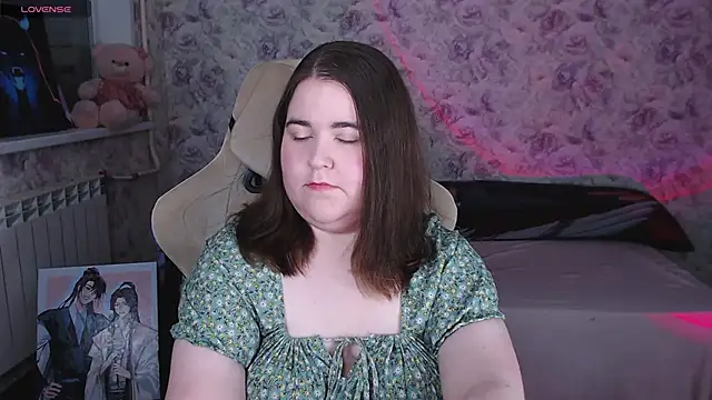 Snapshot of Estelle_Hicks chatting on June 5, 7:08 pm Estelle Hicks online show from June 5, 7:08 pm