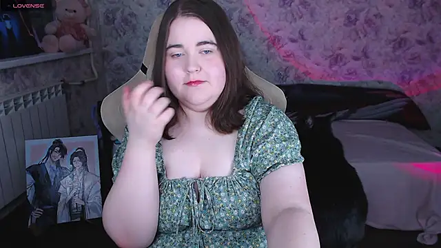 Snapshot of Estelle_Hicks chatting on June 8, 7:14 pm Estelle Hicks online show from June 8, 7:14 pm
