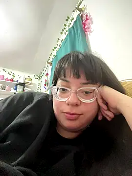 indiegirl666 online show from December 19, 4:41 am