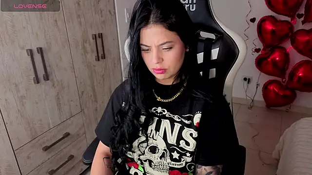 Victoryyy  online show from February 12, 11:00 pm