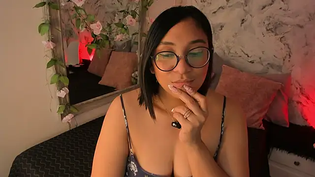 Snapshot of Bella_desi_ chatting on May 27, 2:03 pm Bella desi online show from May 27, 2:03 pm