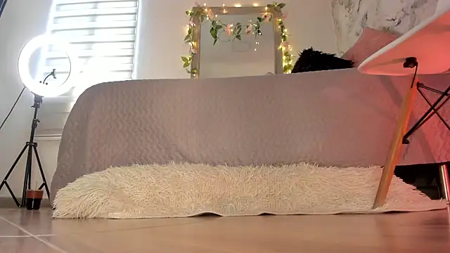 Snapshot of Bella_desi_ chatting on July 19, 1:15 pm Bella desi online show from July 19, 1:15 pm