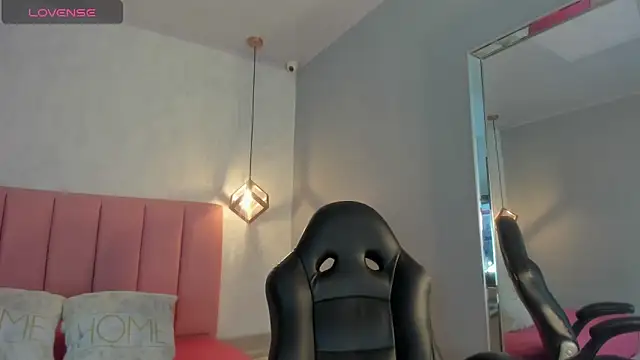 SUNNYCYRUS online show from January 10, 12:40 pm