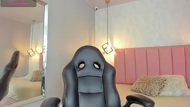 SUNNYCYRUS online show from February 19, 12:34 pm