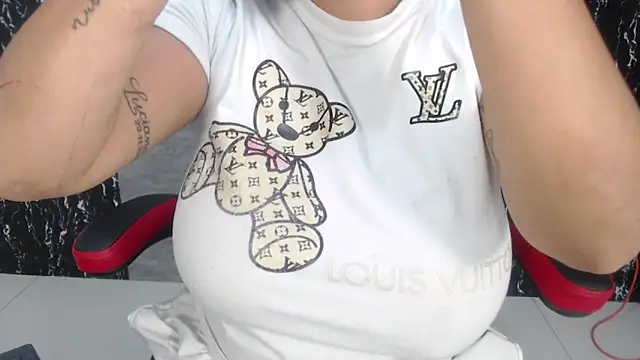 Snapshot of evelin_999_ chatting on March 9, 3:05 pm evelin 999 online show from March 9, 3:05 pm