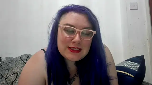 Snapshot of Bustycurves chatting on August 8, 10:34 pm Bustycurves online show from August 8, 10:34 pm