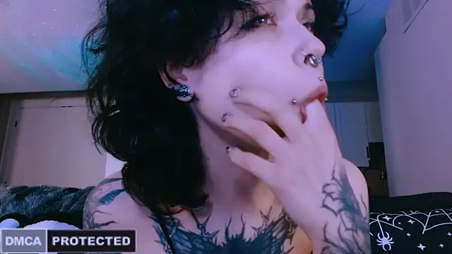 NaughtyLittleFox online show from April 22, 8:06 am