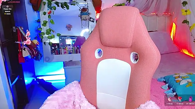 Littlerouse  online show from February 12, 7:03 am