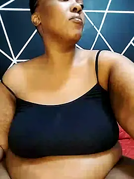 Snapshot of YummyChocolatexx2 chatting on July 7, 9:24 am YummyChocolatexx2 online show from July 7, 9:24 am