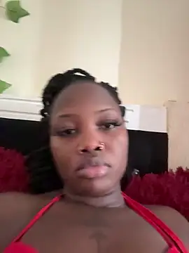 Snapshot of Queen_Arnah254 chatting on May 6, 1:27 pm Queen Arnah254 online show from May 6, 1:27 pm