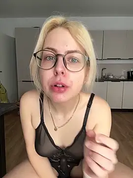 Livewithlucy online show from February 19, 7:59 am