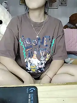 Snapshot of cream1299 chatting on May 18, 10:10 am cream1299 online show from May 18, 10:10 am