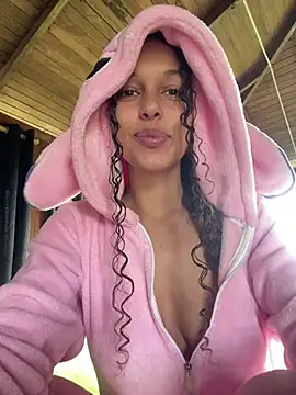 Snapshot of Rati_Curly chatting on February 12, 1:28 pm Rati Curly online show from February 12, 1:28 pm