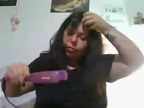 Snapshot of scarletttlove chatting on June 13, 1:03 am scarletttlove online show from June 13, 1:03 am