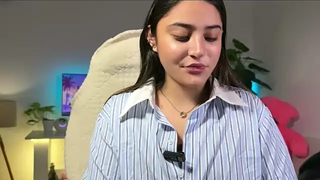 demieliss online show from February 1, 7:01 pm