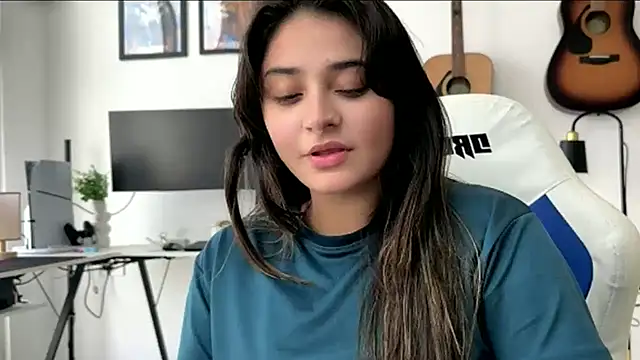 Snapshot of demieliss chatting on May 21, 9:05 am demieliss online show from May 21, 9:05 am