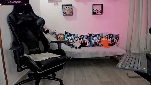 Biancastrongg online show from April 9, 6:19 am