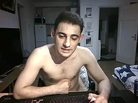 Snapshot of mihaimichael chatting on May 24, 2:16 am mihaimichael online show from May 24, 2:16 am