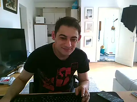 Snapshot of mihaimichael chatting on June 12, 11:42 am mihaimichael online show from June 12, 11:42 am