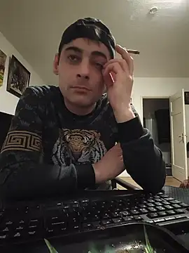 Snapshot of mihaimichael chatting on June 15, 12:57 am mihaimichael online show from June 15, 12:57 am