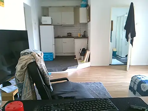 Snapshot of mihaimichael chatting on June 20, 1:47 pm mihaimichael online show from June 20, 1:47 pm