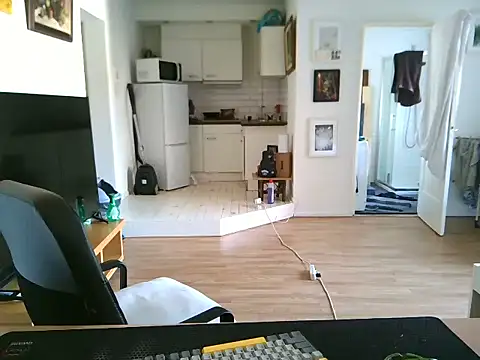 Snapshot of mihaimichael chatting on July 11, 2:53 pm mihaimichael online show from July 11, 2:53 pm