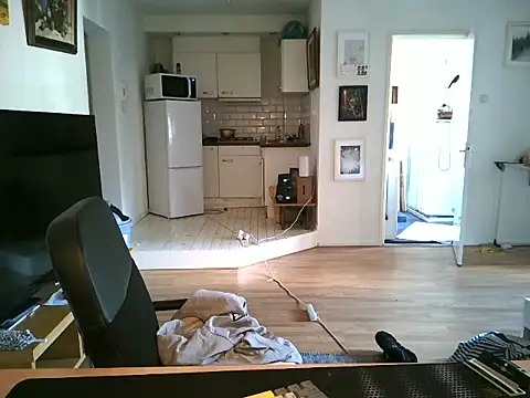 Snapshot of mihaimichael chatting on July 21, 1:57 pm mihaimichael online show from July 21, 1:57 pm