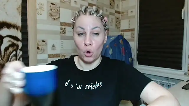 Snapshot of TherestlessKitty chatting on April 23, 10:12 pm TherestlessKitty online show from April 23, 10:12 pm