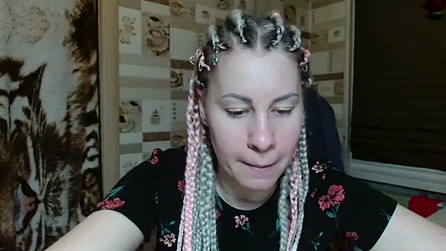 Snapshot of TherestlessKitty chatting on April 27, 10:19 pm TherestlessKitty online show from April 27, 10:19 pm