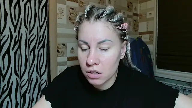 Snapshot of TherestlessKitty chatting on May 1, 10:14 pm TherestlessKitty online show from May 1, 10:14 pm