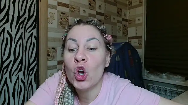 Snapshot of TherestlessKitty chatting on May 3, 10:16 pm TherestlessKitty online show from May 3, 10:16 pm