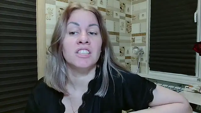 Snapshot of TherestlessKitty chatting on June 4, 10:16 pm TherestlessKitty online show from June 4, 10:16 pm