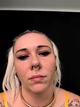 Snapshot of nora_the_strange chatting on June 2, 11:23 am nora the strange online show from June 2, 11:23 am