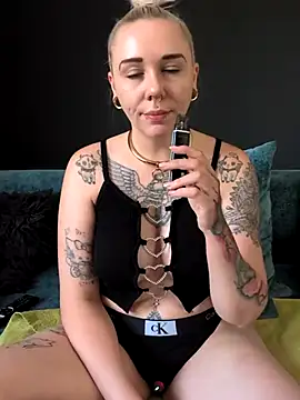 Snapshot of nora_the_strange chatting on June 26, 10:30 am nora the strange online show from June 26, 10:30 am