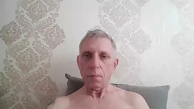 Snapshot of BobbyXRoyal chatting on June 2, 4:36 am BobbyXRoyal online show from June 2, 4:36 am