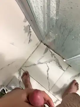 Snapshot of Erenn34 chatting on December 20, 8:27 pm Erenn34 online show from December 20, 8:27 pm