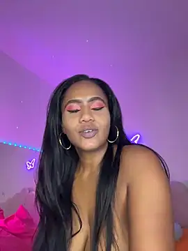 Snapshot of AlisonHoot69 chatting on May 25, 1:00 am AlisonHoot69 online show from May 25, 1:00 am
