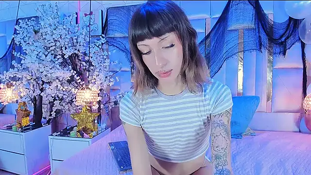 MadisonWood01 online show from December 5, 7:17 am