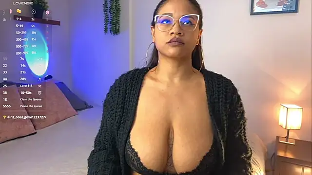 Snapshot of aleiasc chatting on October 2, 12:50 am aleiasc online show from October 2, 12:50 am