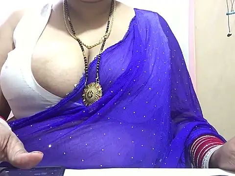 Snapshot of Desi_bhabhiii chatting on December 27, 5:52 am Desi bhabhiii online show from December 27, 5:52 am