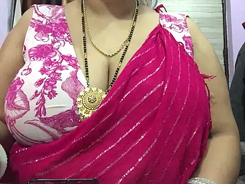 Snapshot of Desi_bhabhiii chatting on January 21, 6:11 am Desi bhabhiii online show from January 21, 6:11 am