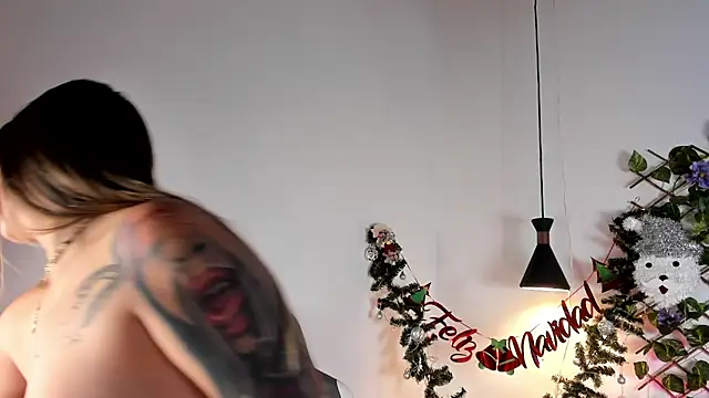 Snapshot of kaia_cooper4 chatting on December 9, 1:55 pm kaia cooper4 online show from December 9, 1:55 pm